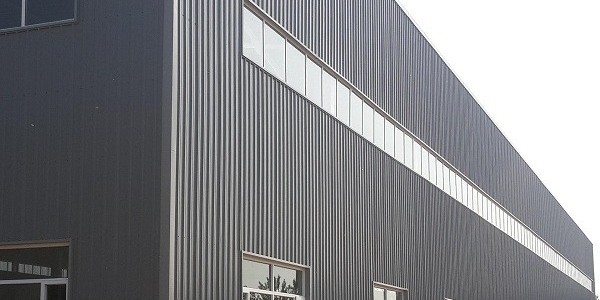 鋼結構廠房的保溫靠什么來解決？