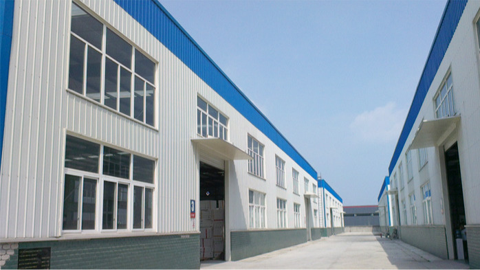 誠工彩板鋼結構剛度好，變形能力強